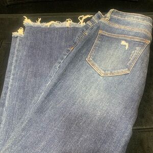 Frayed Hem Ankle Jeans in Medium Blue